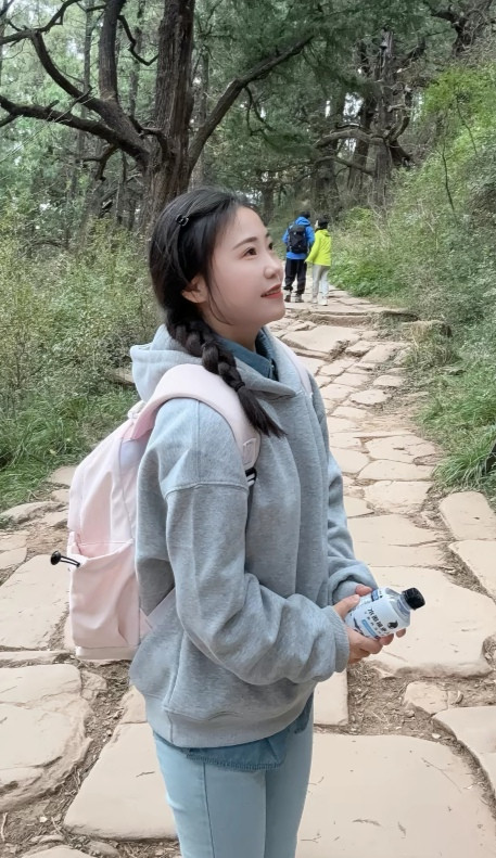 好孤单哟，一个人去爬山