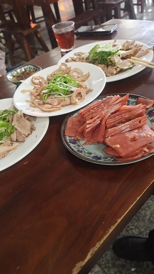 大清早来吃武威三套车，整个市场首位食客。