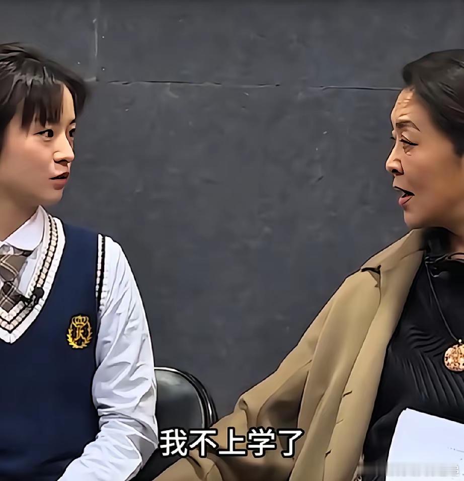 倪萍说李庚希考不上大学这段太耿直了​原来李庚希在美国念书，然后退学了，回来做演员