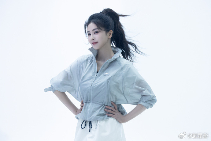 白鹿高马尾vs黑长直白鹿高马尾vs黑长直真的是完全不同的风格呀，一个是学妹，