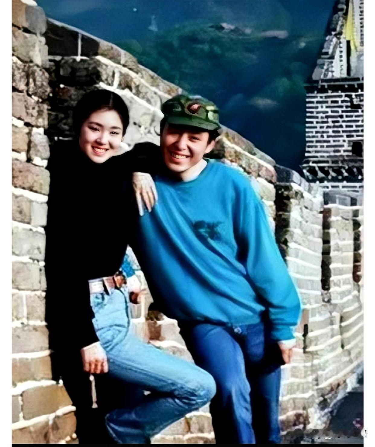 巩俐和张艺谋年轻时的照片，这么多年了，是谁留下来的呢？