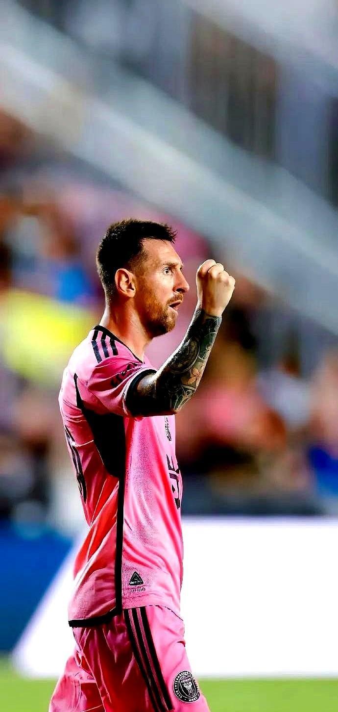 那天刷到迈阿密的酒店价。标间直接从三百蹦到三千。老板说——全是穿十号球衣的人