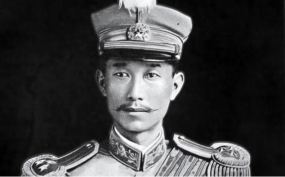 1904年，22岁的蔡锷迎娶29岁的刘长姑，怎料花轿临门，新娘誓死不嫁。蔡锷下不