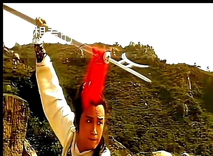 83版《射雕》把兵器搞反了：杨康抡方天画戟，郭靖拎越女剑。原著里郭家该拿双戟，杨