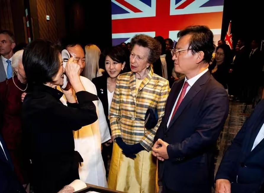 不愧是英女王的闺女，安妮公主，这气场不要太强！一向勤勉的安妮公主，又出来活动了