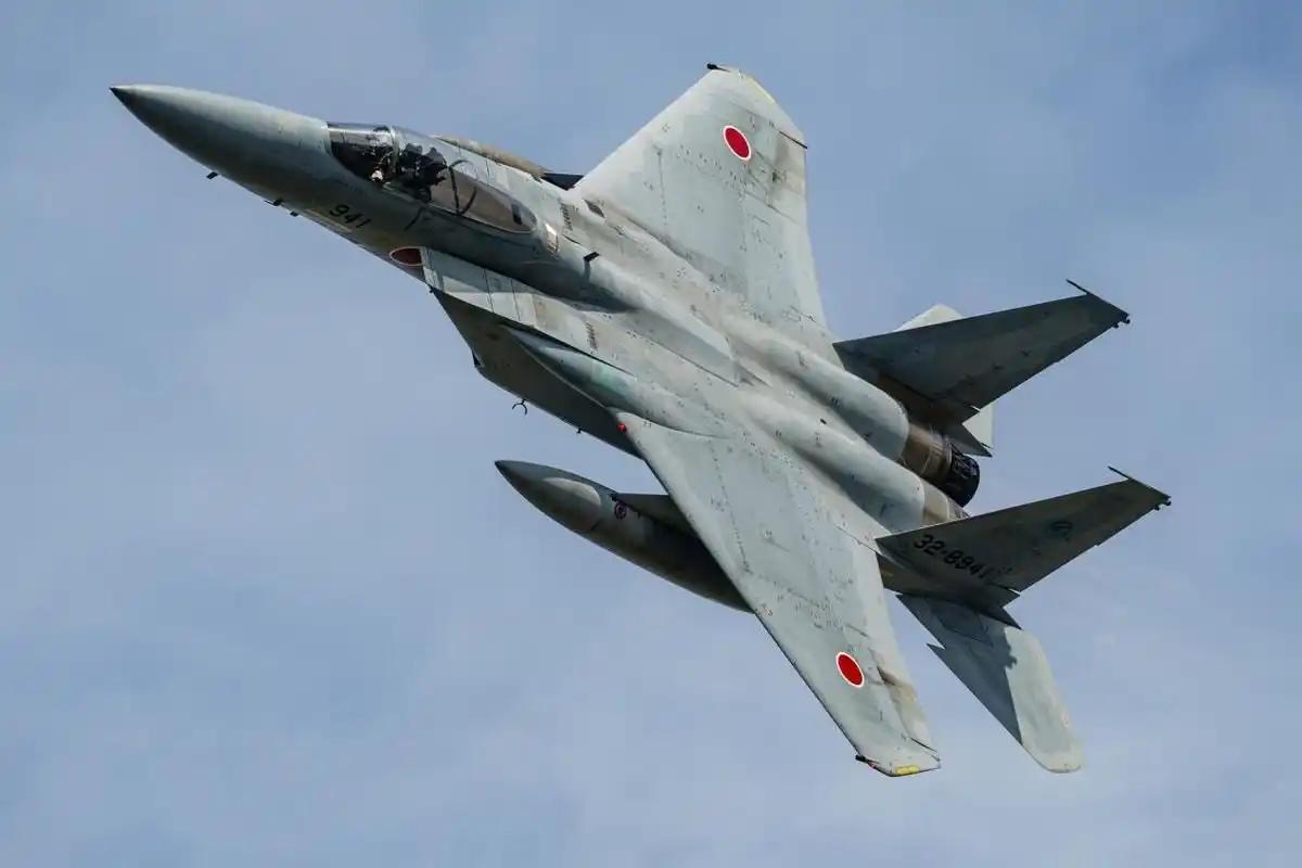 美媒一句话，把日本脸都说绿了。 8月12日，那天中国一架运-9侦察机正当飞行