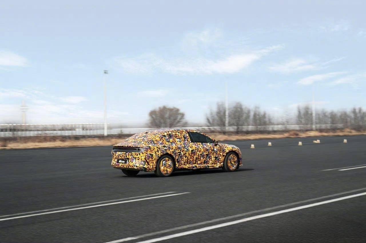 高速避障能不能猛打方向高速避障能不能猛打方向，一看车型二看车速。如果是轿车，