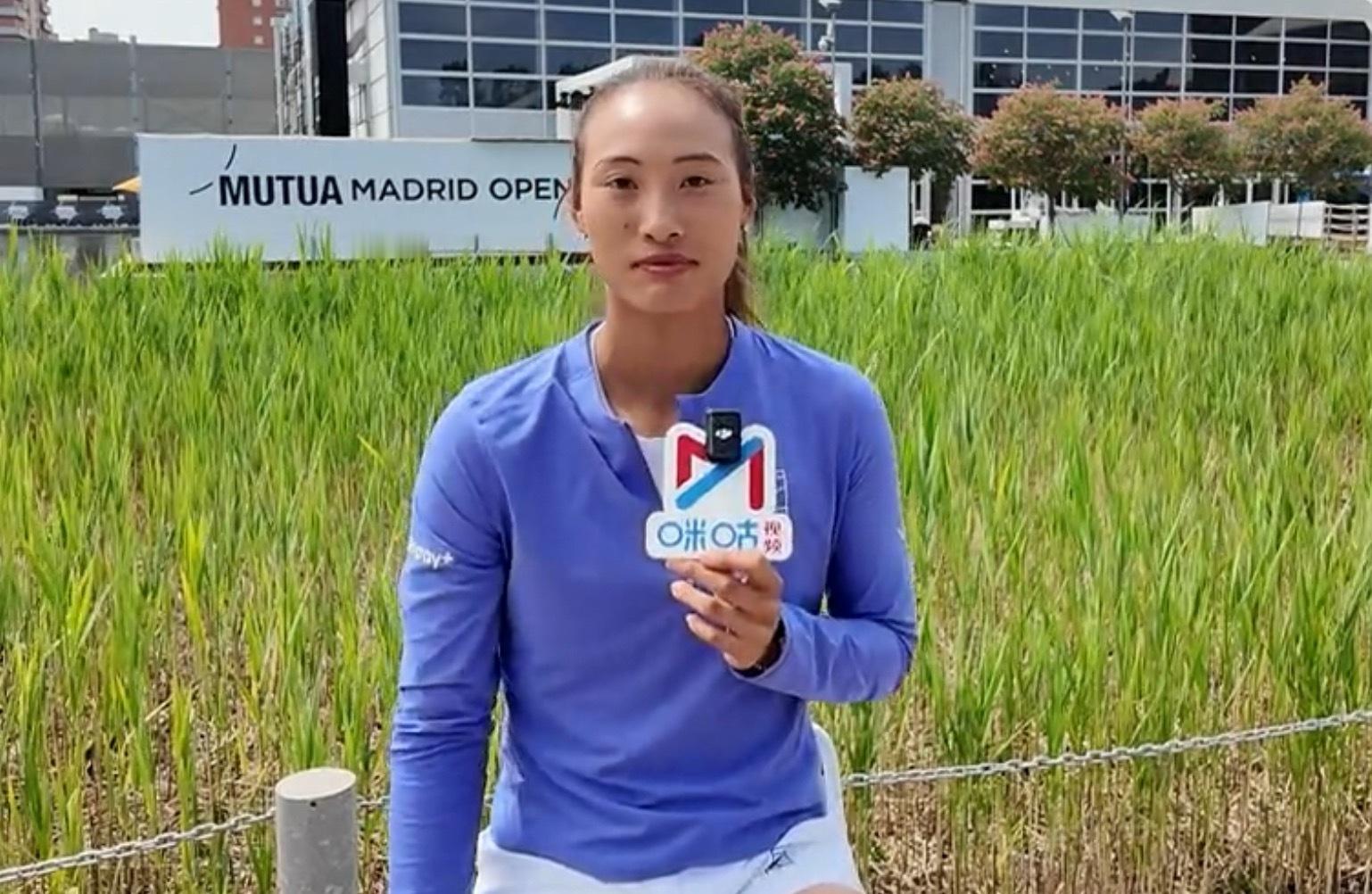 郑钦文展望马德里赛马德里1000赛媒体日，郑钦文回应斯图加特退赛原因，表示身体