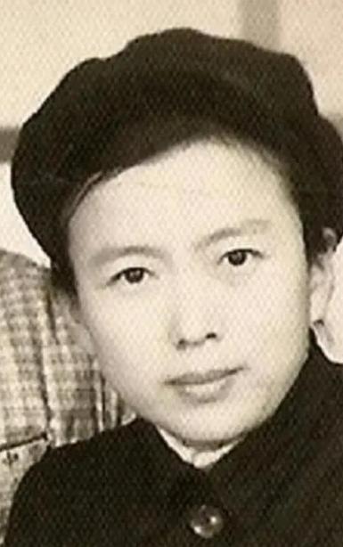 1943年，日本人识破新四军女特工，却没有严刑逼供，反而好吃好喝招待着，鬼子军官