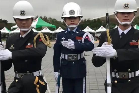 国家统一后18万台军怎么办？有消息称，台湾现役部队大约有18万人左右，统一后这部