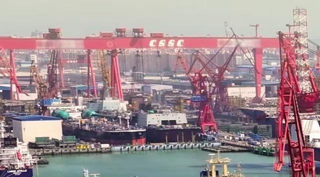 中国海军这手藏得实在绝。继2026年4月《简氏防务周刊》通过卫星图暗中揣测后，5
