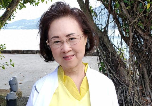 很多人非常奇怪为什么琼瑶在生命的最后时刻，留下了一段告别视频《当雪花飘落》，雪花