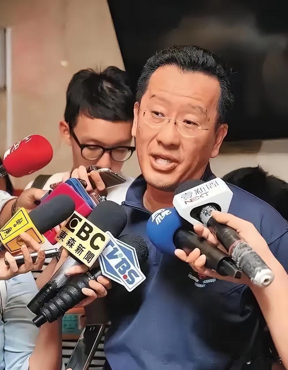 台湾防务部门负责人顾立雄在立法院替这笔军购预算草案做辩护，他说近年以来解放军围台