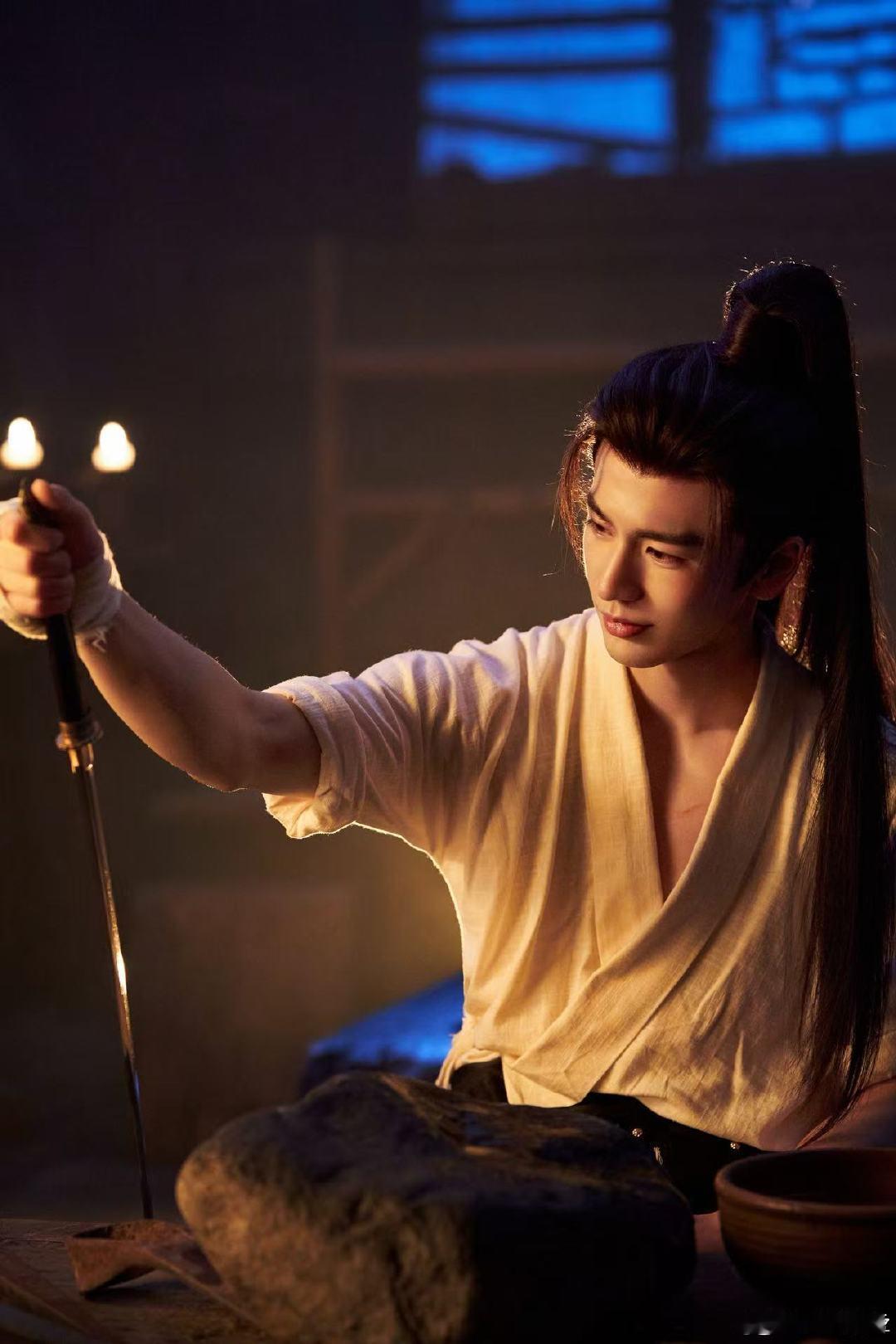 张凌赫逐玉庆功宴路透张凌赫出发逐玉庆功宴张凌赫现身逐玉庆功宴路透，帅气依旧，希望