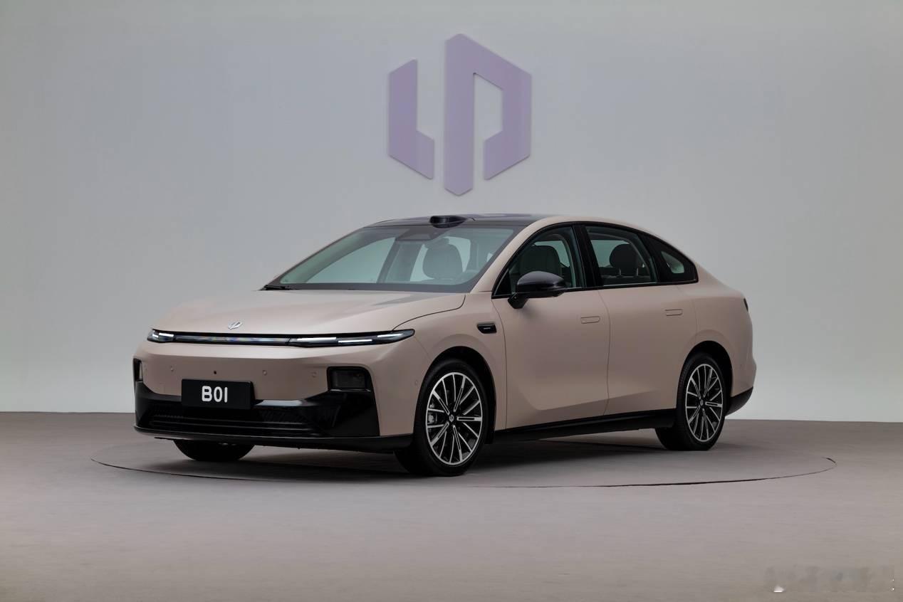 零跑B01以10.58万-13.58万元预售价对标比亚迪海豹06EV，价格更