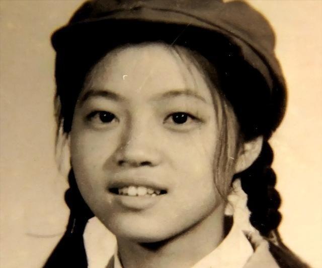 1969年，21岁的女知青廖晓东，嫁给了一贫如洗的老光棍。新婚夜，廖晓东一脸娇羞