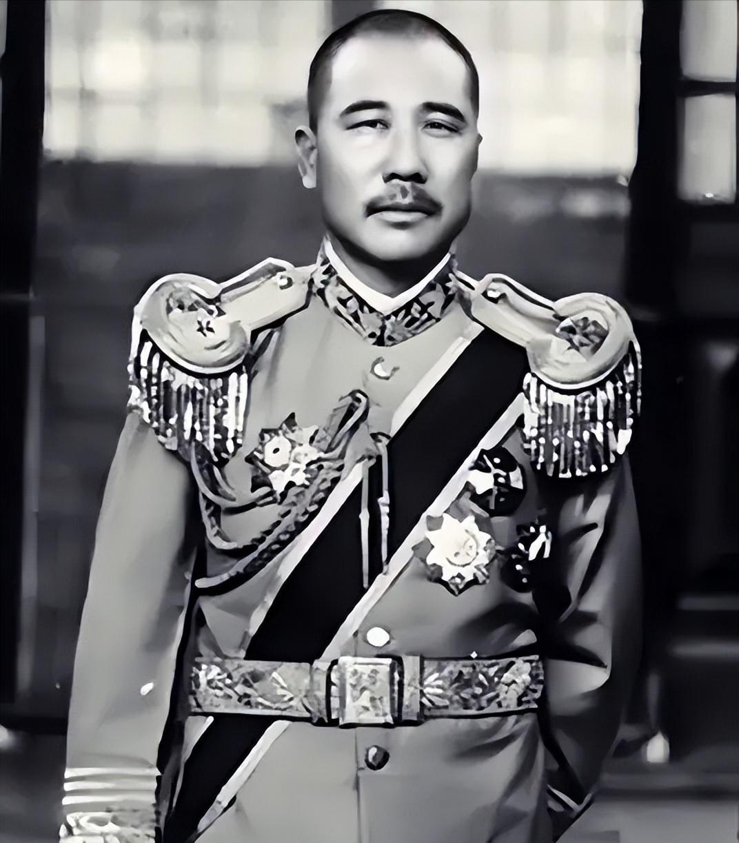 民国时期，有次张宗昌想枪毙一个逃兵，结果写手令时“毙”字不会写，就想改成打200