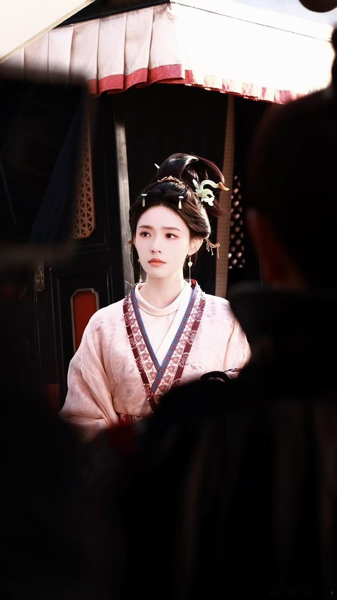 易小雅给林允做的人生古装归鸾易小雅果然是古装妆造天花板！魏晋风盘发适配度满分，