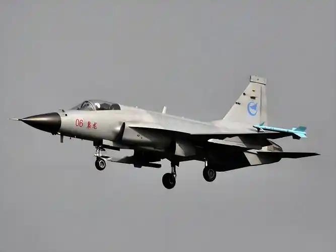 巴基斯坦飞行员曾经有个私下说法：中国战机是“穷人的F-16”。在巴空军很长一段历