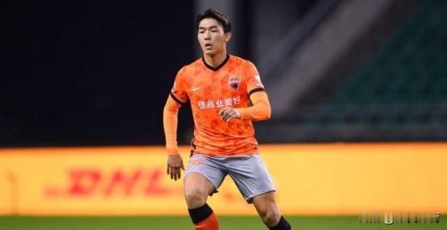 在目前的成都蓉城阵容中，有一个球员的处境最让人意外，那就是元敏诚！在