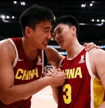 中国男篮队长胡明轩将担任本届亚运会开幕式中国队的旗手。中国奥林匹克委员会官方宣布