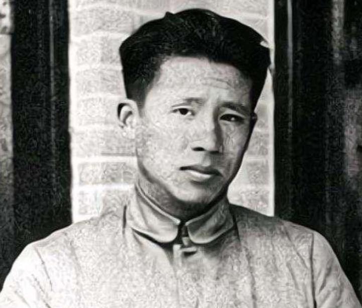 1933年2月，法租界巡捕秘密搜捕共产党员，陈赓和廖承志先后被捕，设置在上海的党