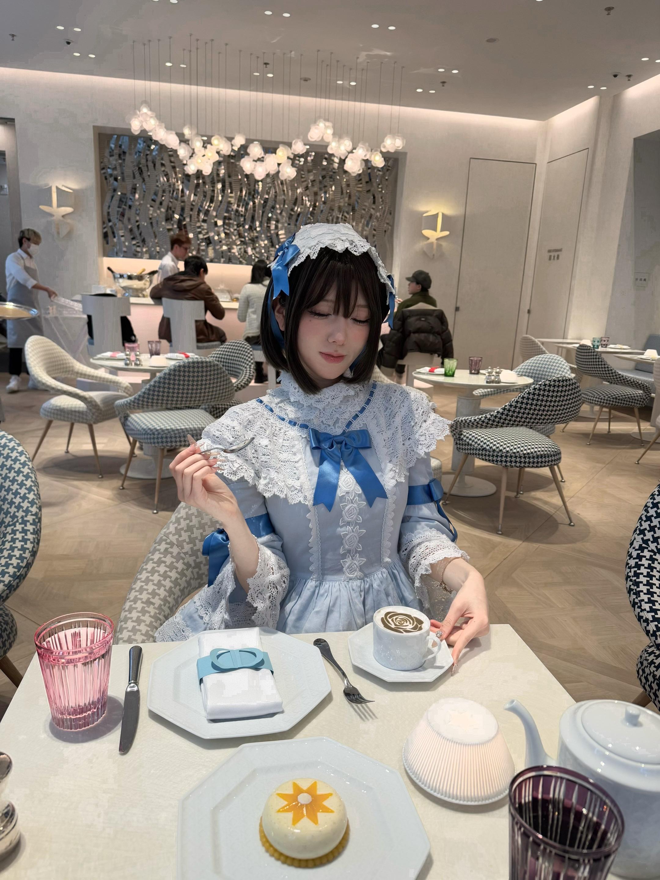 比起永远，我更希望每个明天都有你在。
