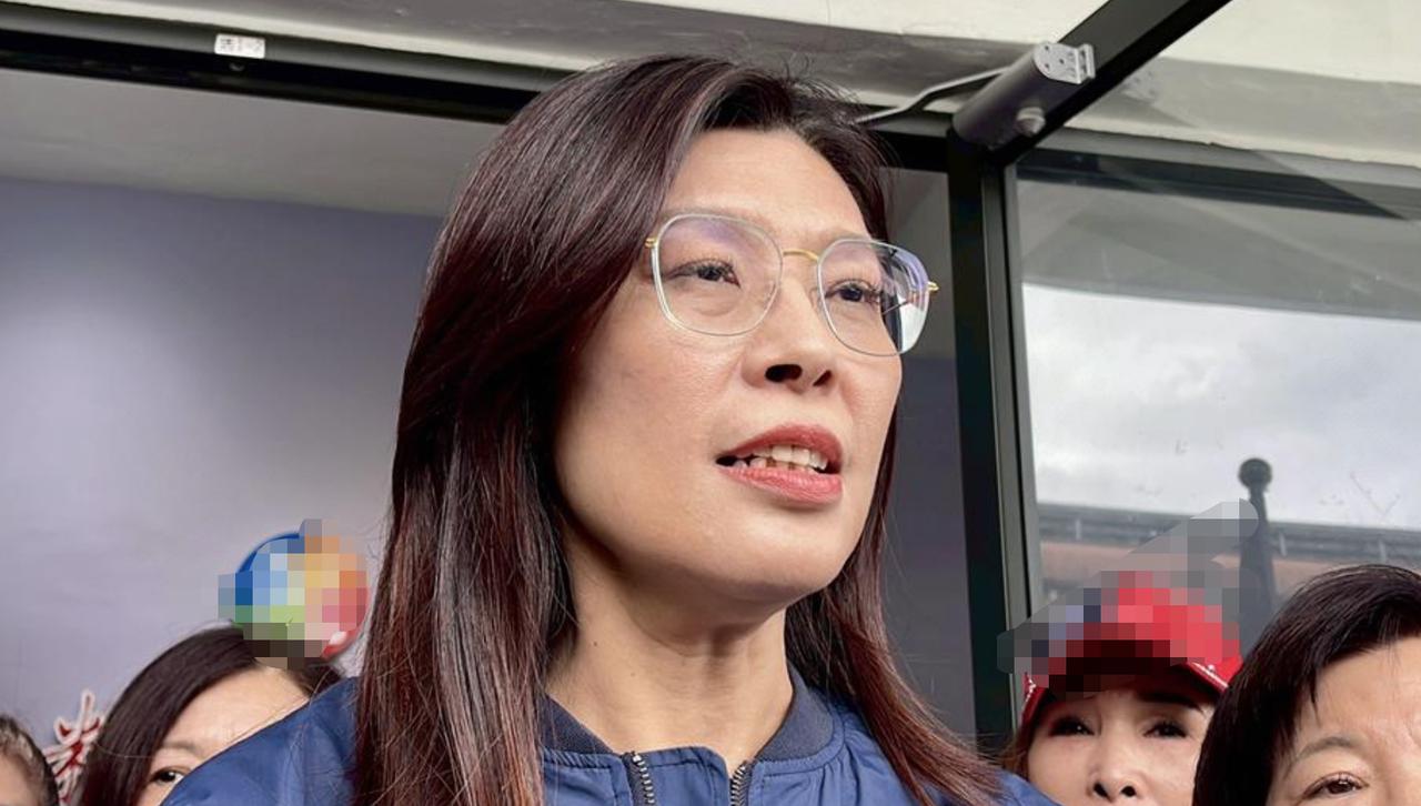 有些网民把郑丽文称作“统一女神”,相当愚蠢、滑稽、抽象和荒谬。个人观点:1