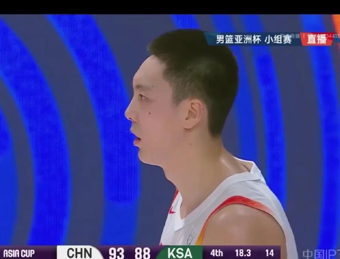 胡明轩和女篮李缘一样，在男篮真是神一样的存在，继热身赛8中1，6中2，昨晚亚洲杯
