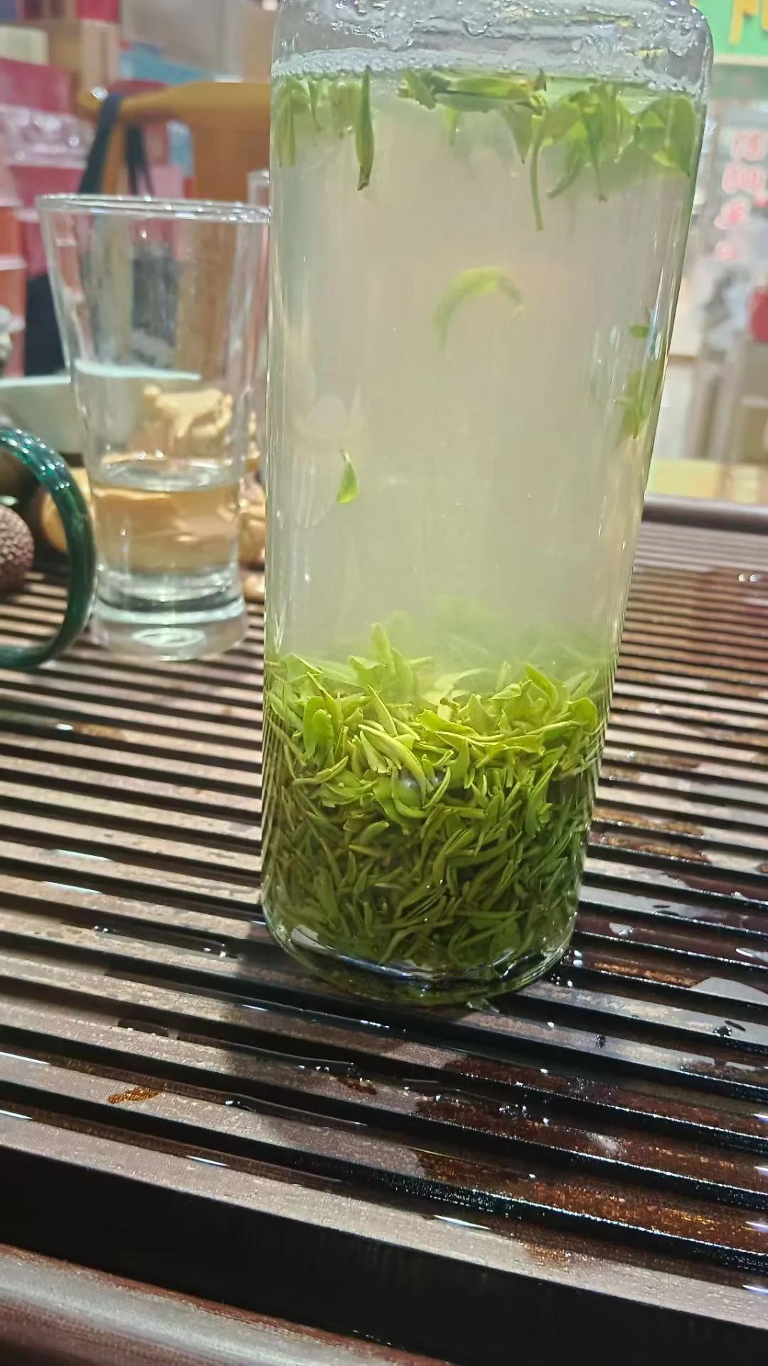 凌晨两点多了，我还是翻来覆去睡不着，无数次的想到死。86年39岁的我，没有一分存