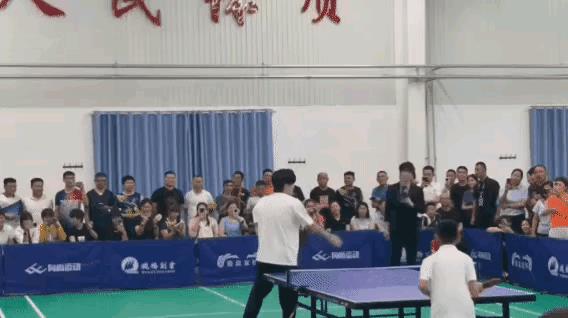 马龙对背后击球有执念，把马龙视为偶像的楚钦，也一直惦记这个绝招！在魏桥的活