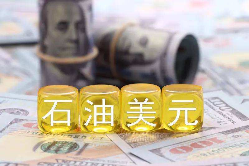 8月26日，全球风险资产显著回调，国际油价大幅下跌。美油主力合约盘中跌破80美元