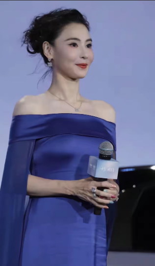 我朋友是在娱乐圈工作，见过张柏芝她悄悄的跟我说张柏芝并不是大家想象的那个
