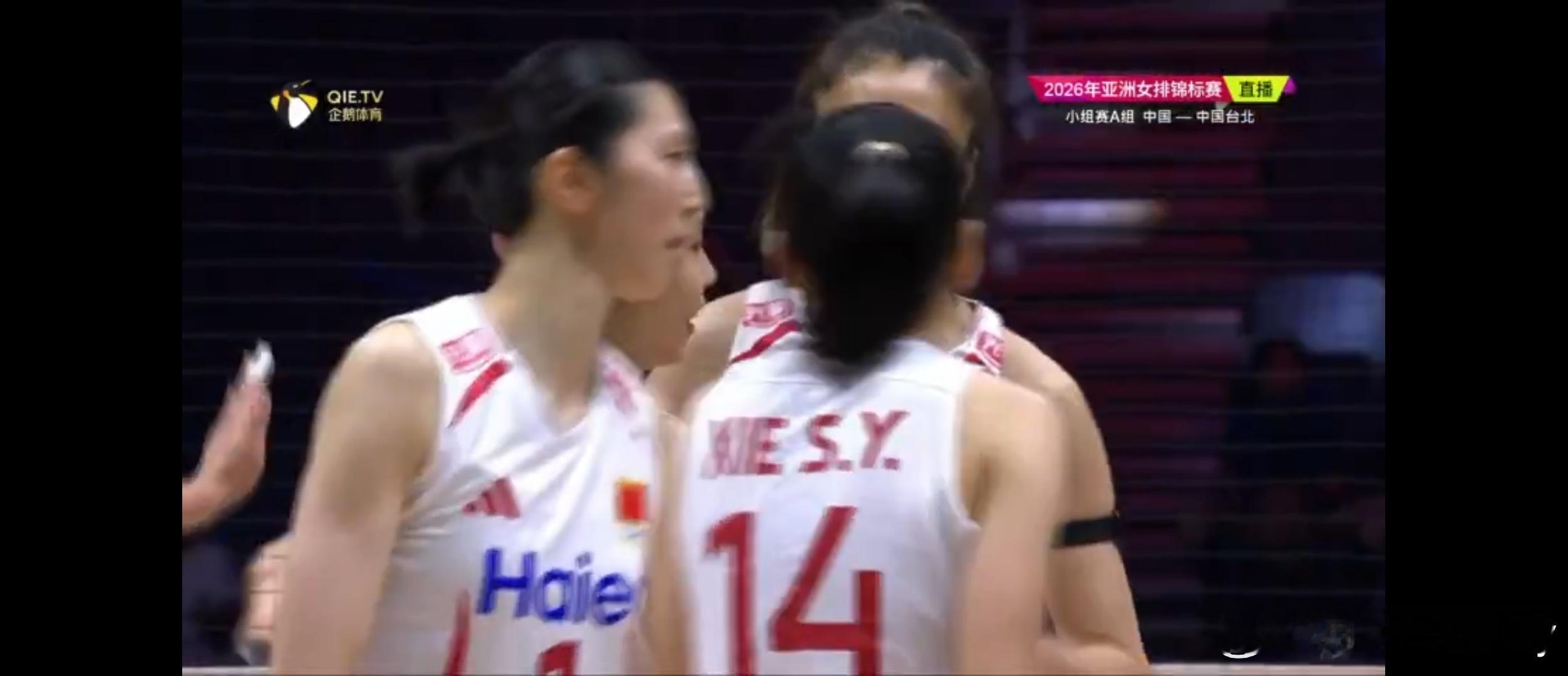 王媛媛拦网得分，25-17，中国女排拿下第一局。2026年女排亚锦赛中国女排vs