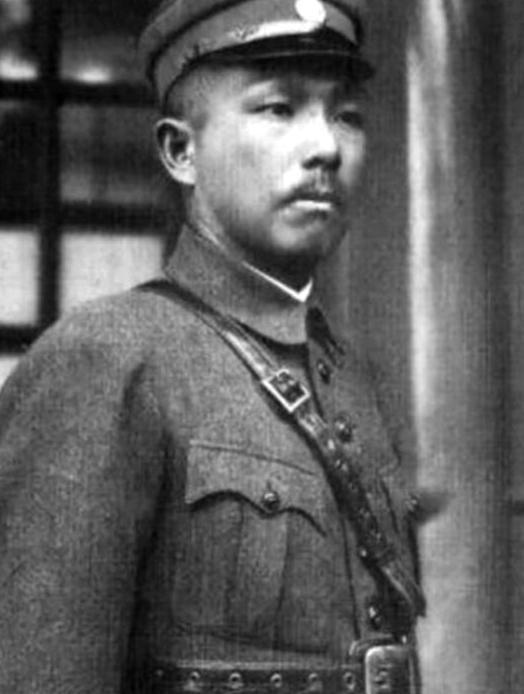 1949年，重庆即将迎来解放曙光之际，刘伯承力劝杨森放下武器归顺，不料杨森竟撂下
