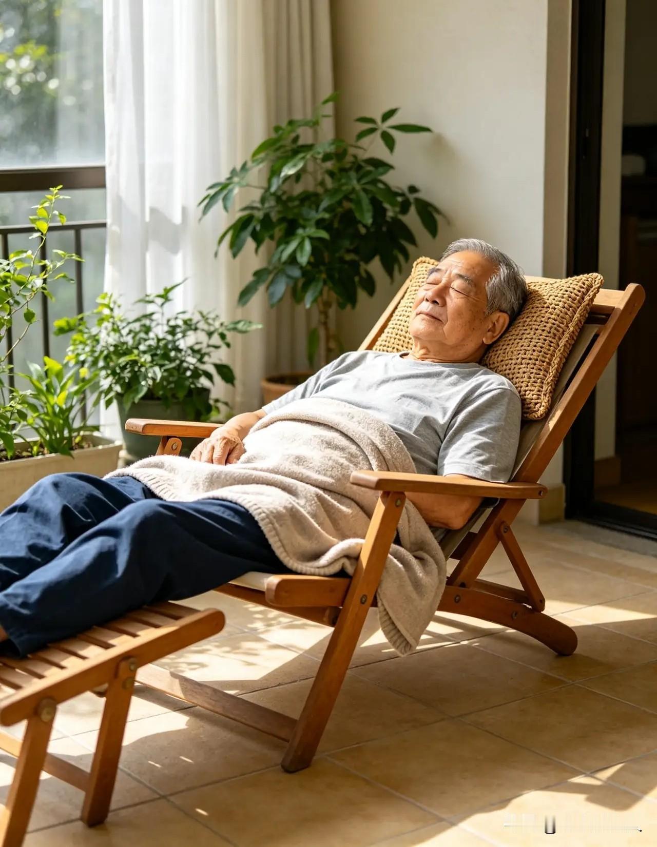 老人睡多久才算是睡眠充足？很多人以为，老人觉少是正常的。其实不对。医学研
