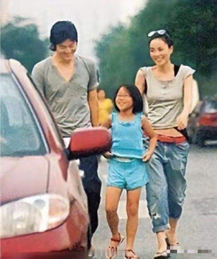 看到这张照片终于明白王菲当年为什么嫁给李亚鹏了，那时真的很帅​​​