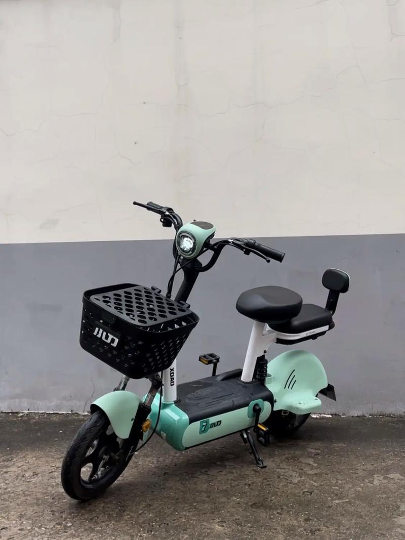 新国标电动车动力弱应该说是个不争的事实。有一个老人买了新国标电动车，在上坡过程