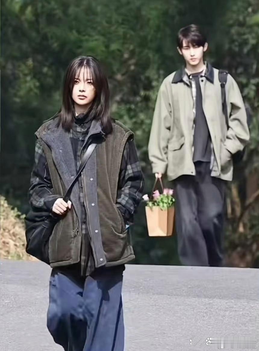 她竟把厌世感演出来了，有野草内味儿……