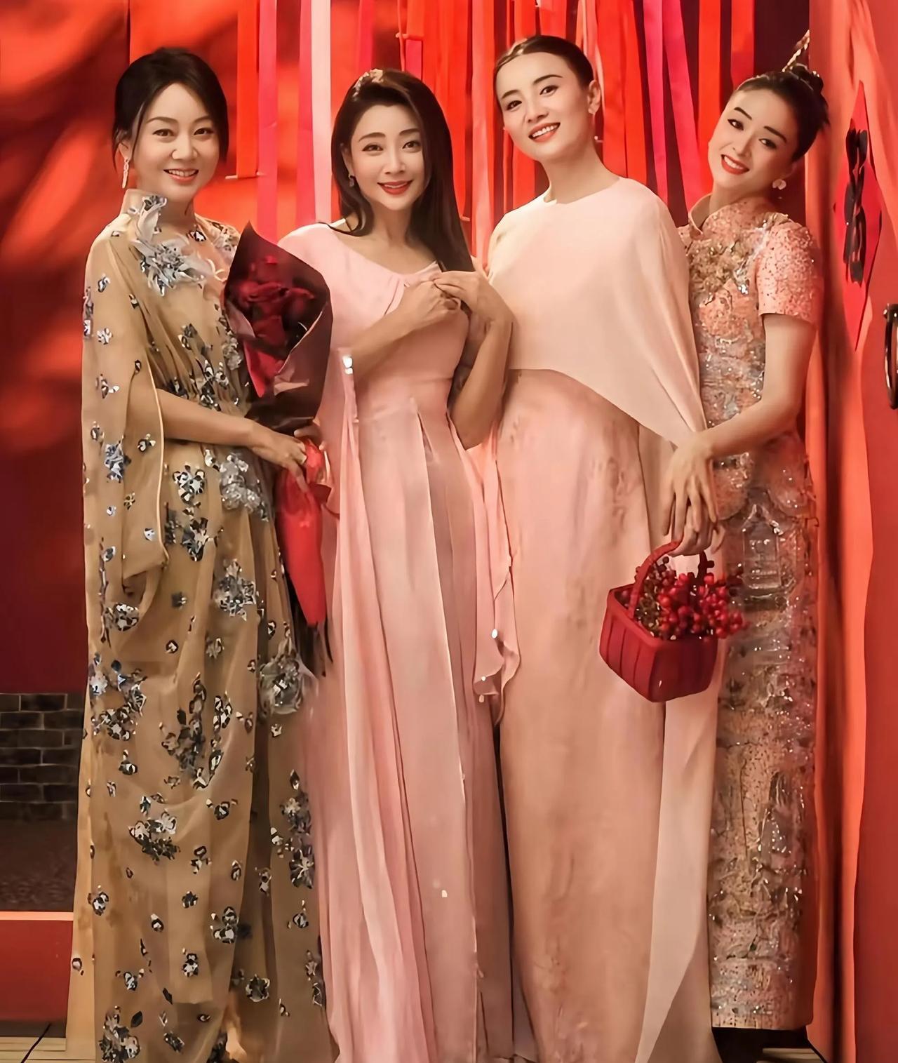 四位大美女皆获得白玉兰奖金杯了，喜欢的不仅是她们的演技，还有她们的人品。妈妈感十