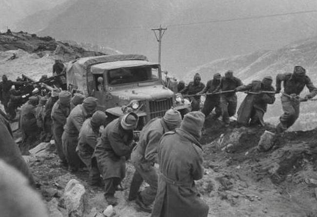 为什么62年印度被打掉一个师，国家就崩了?因为中印开战之前，印度人普遍认为一个