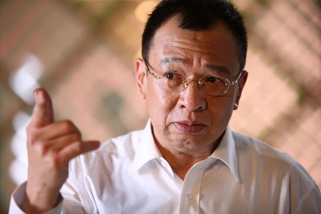 许绍雄说：“我不用辛苦地换尿布喂奶粉，就平白多了一个喊我爸爸的12岁大儿子！我乐