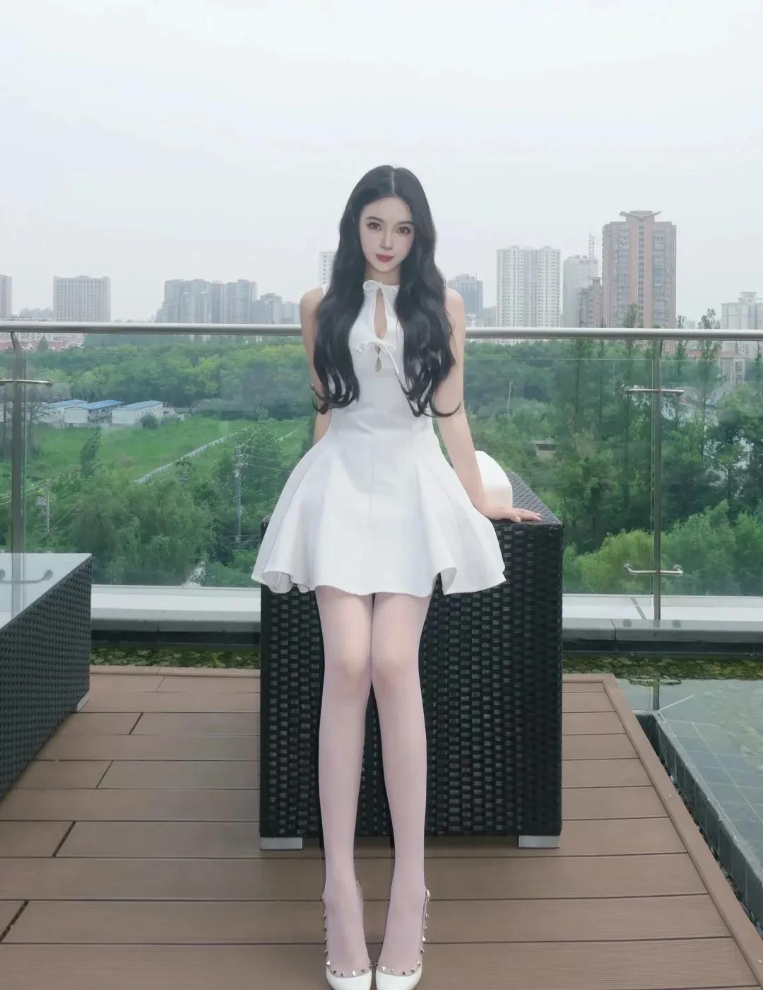 白色连衣裙