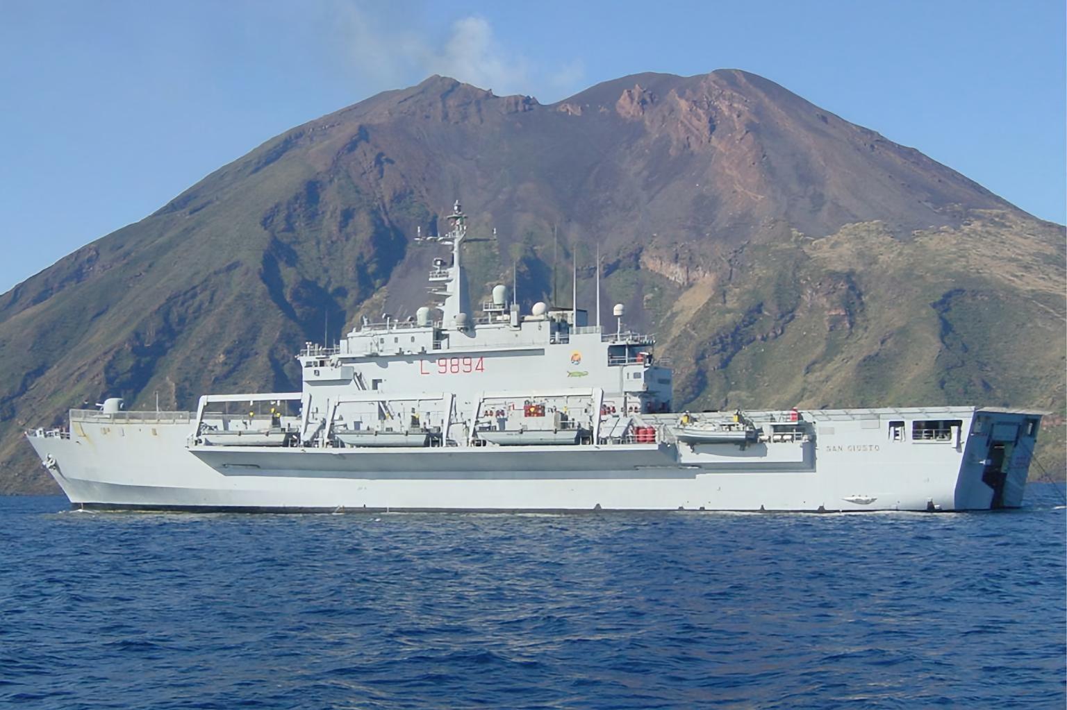 每天认识一件兵器意大利“圣·乔治奥”级船坞登陆舰“圣·乔治奥”级船坞登陆舰是意