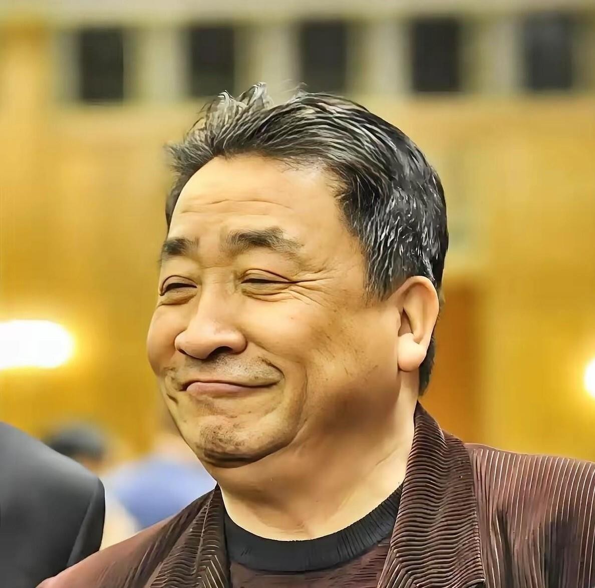 姜昆被骂了十几年始终沉默，杨议父子却每天在直播间围着郭德纲转，曹云金隔三差五也要把那段师徒恩怨翻出来