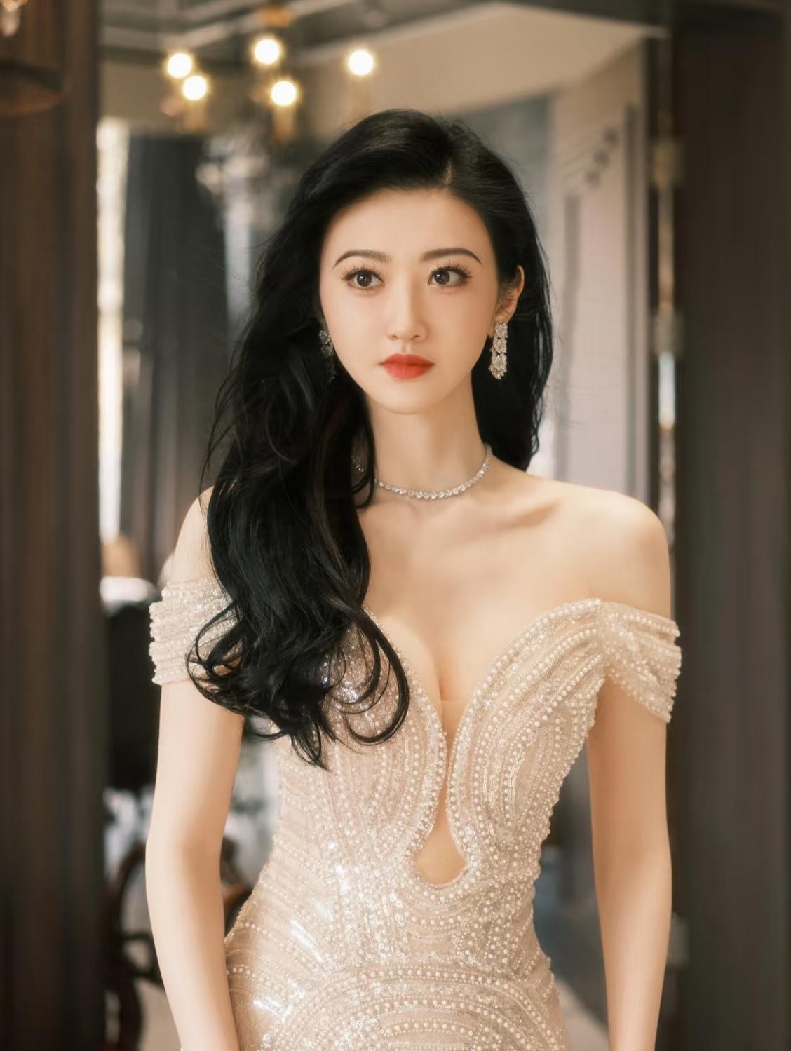 我有种很强烈的预感，景甜以后很少拍戏了，不是她演技差，也不是她被孙宇晨起诉，