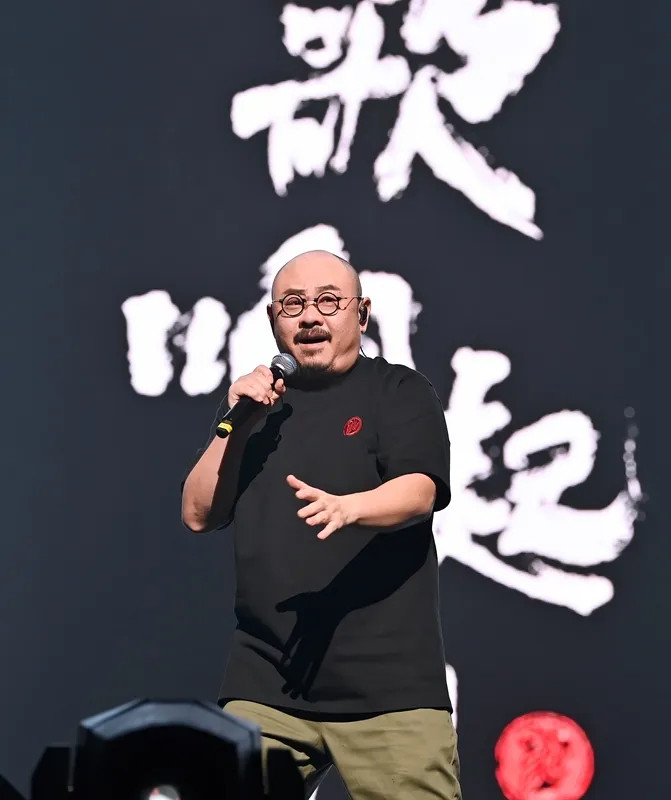 刀郎也开始跟风了！他的新歌《大江南》歌词你们看了吗？完全在胡说八道，为了所谓古风