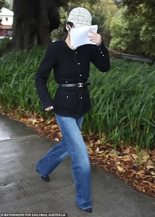 杨兰兰一出面，便知道是高手，把人都撞残了，不多说一句话，让律师处理，让警方处理。