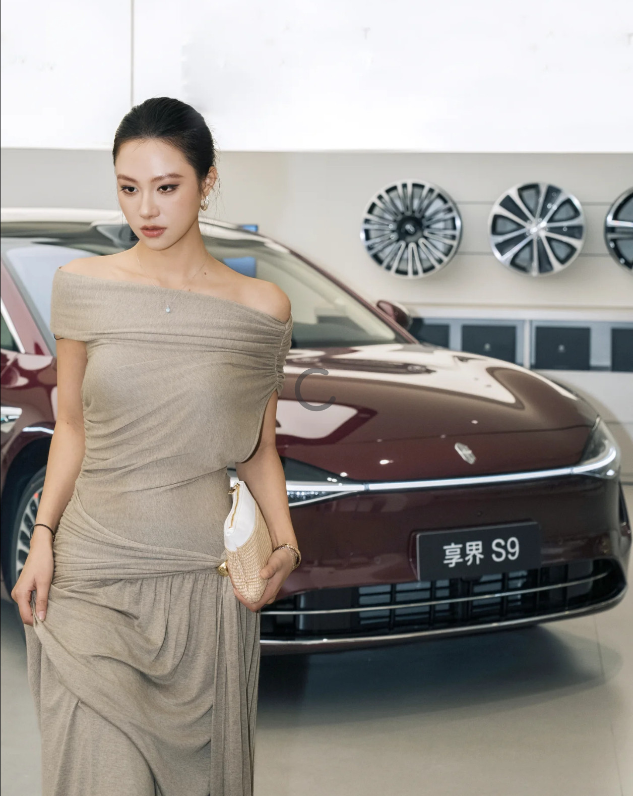 我说这享界S9真好看，谁赞成谁反对？