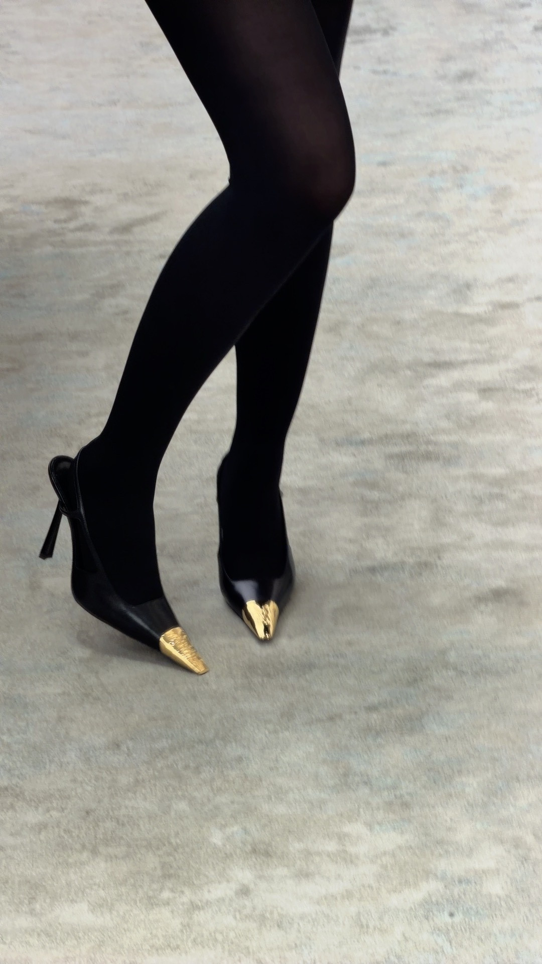 黑色配金色，这谁控制的住YSL黑金高跟买啦买啦！！！